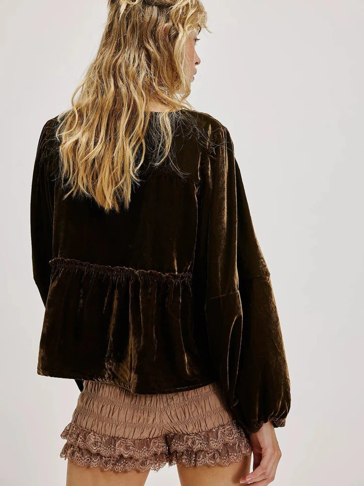 Camisa marrón con lazo