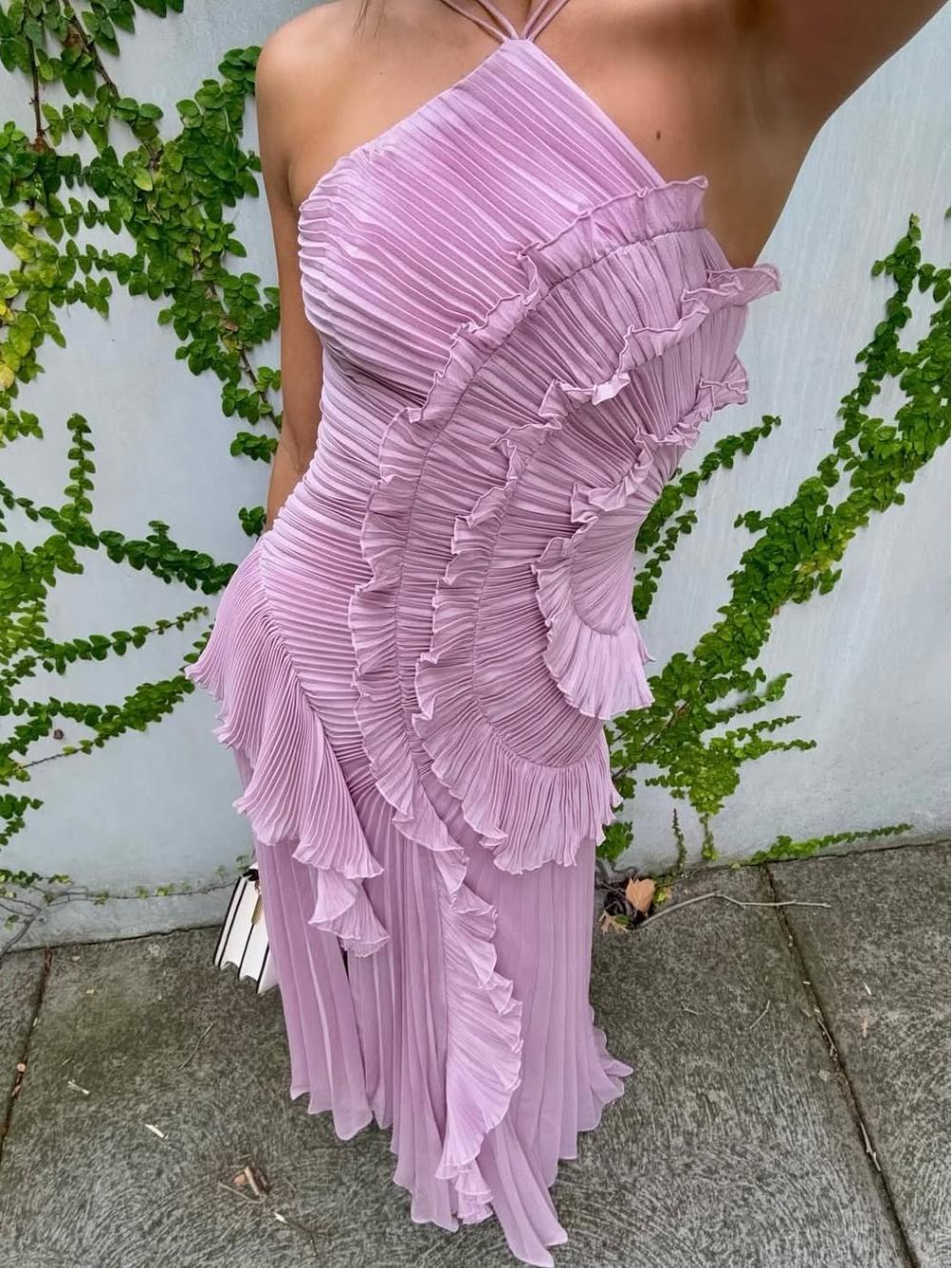 Vestido con plisados en cascada