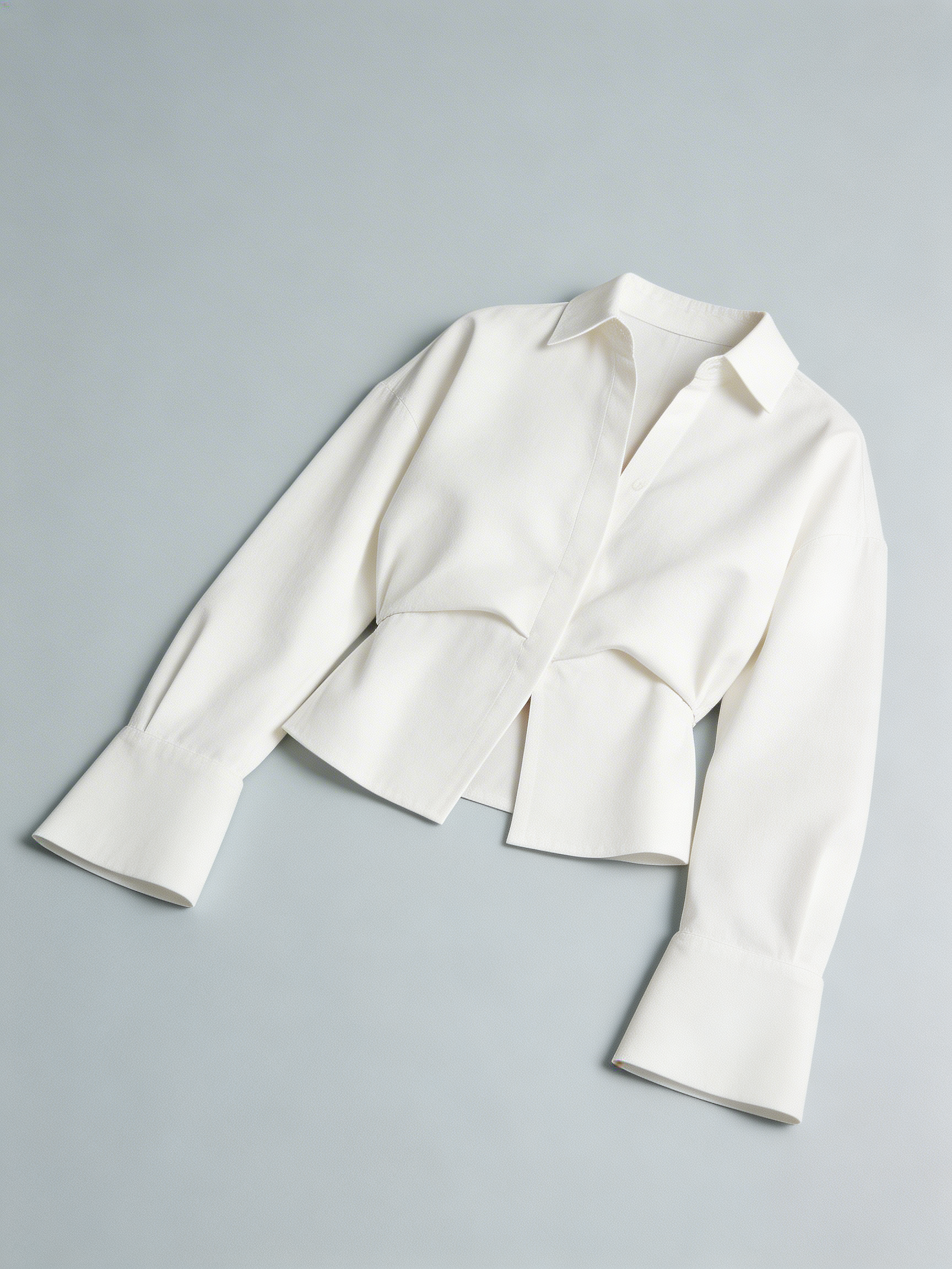 Camisa cropped con volante en la cintura