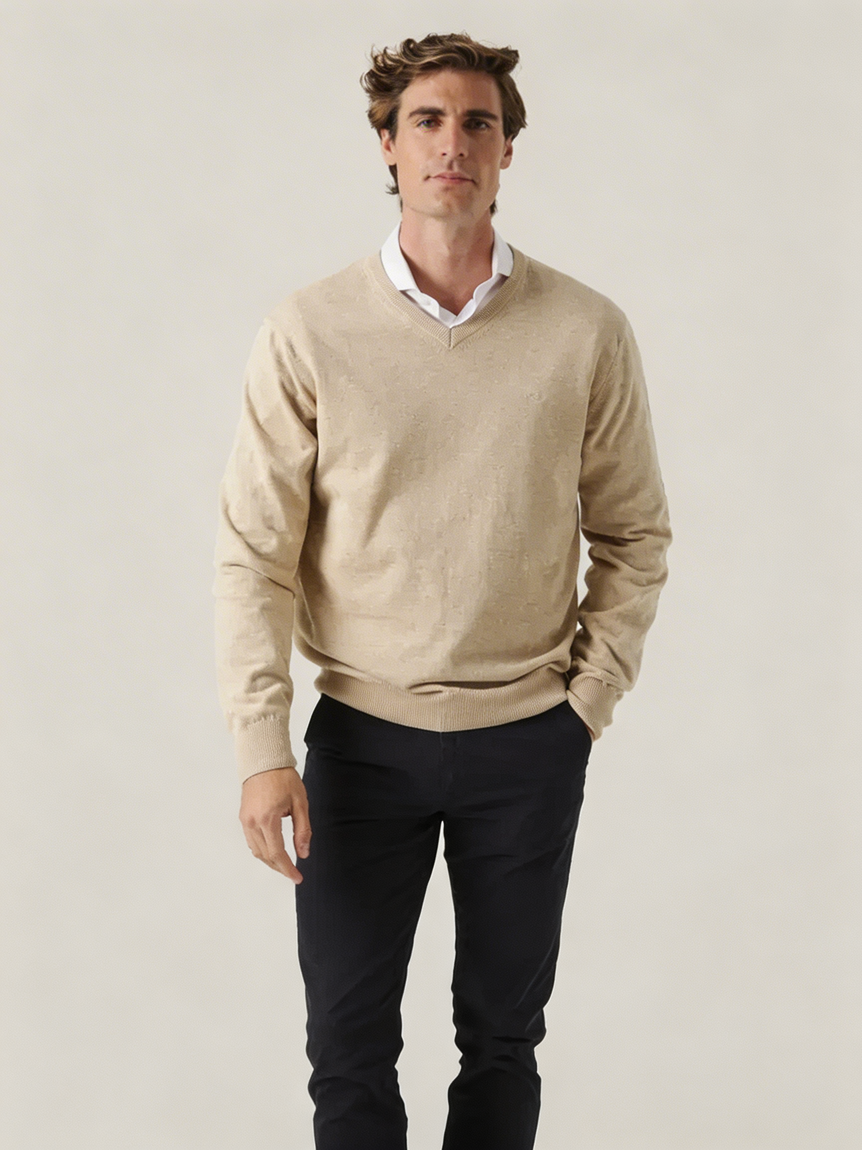 Jersey clásico de algodón beige con cuello en V
