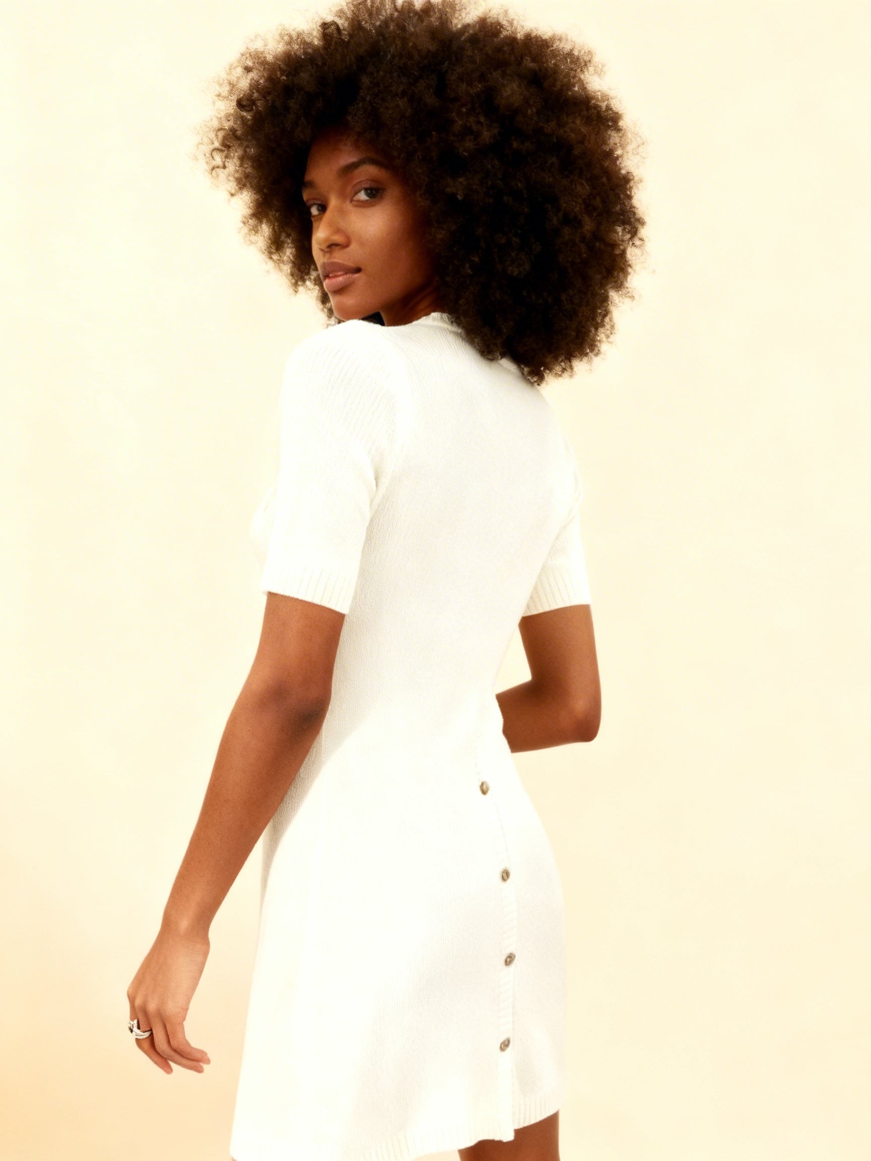 Vestido mini punto botonadura dorada