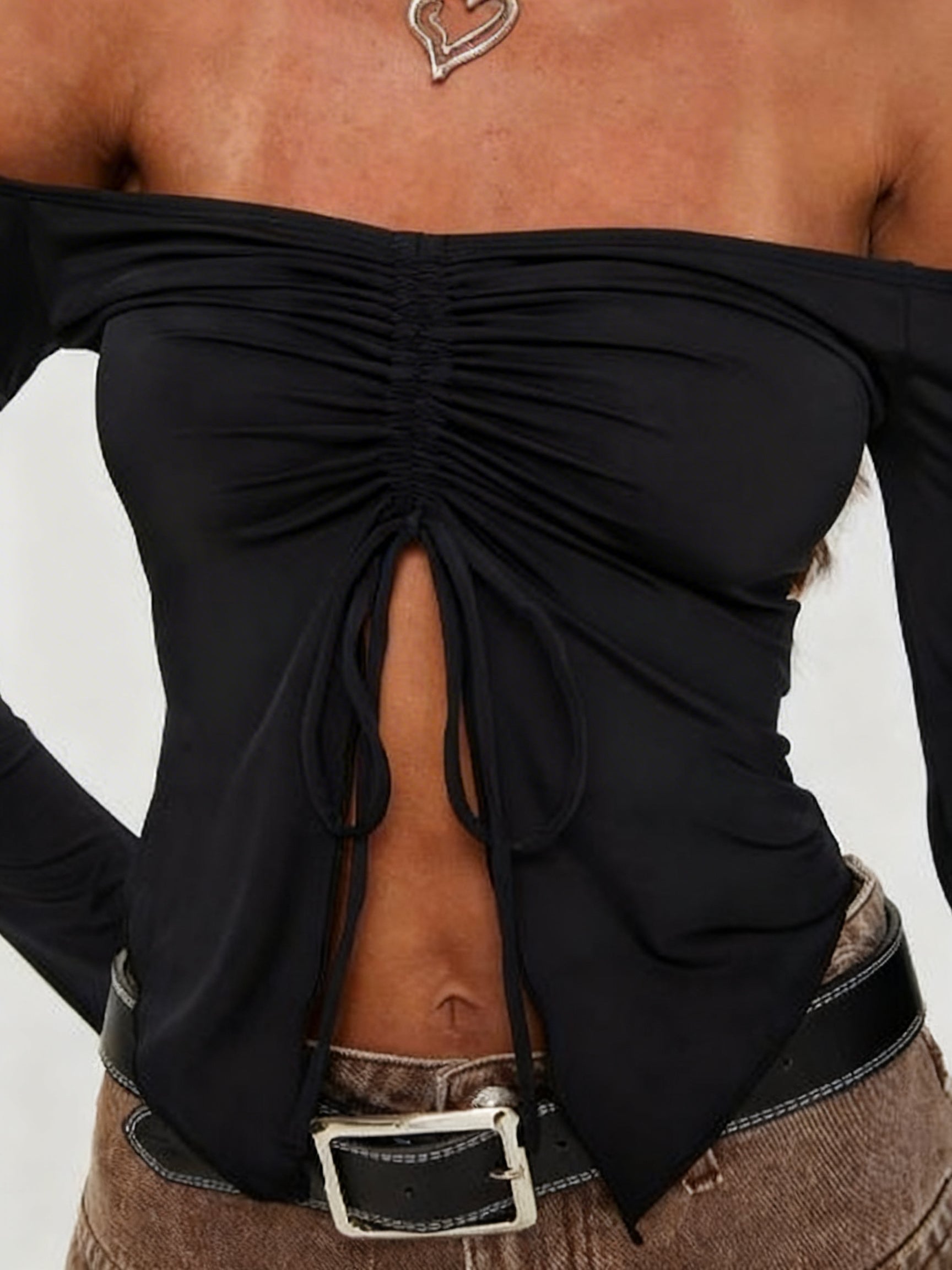 Top con hombros descubiertos negro suave