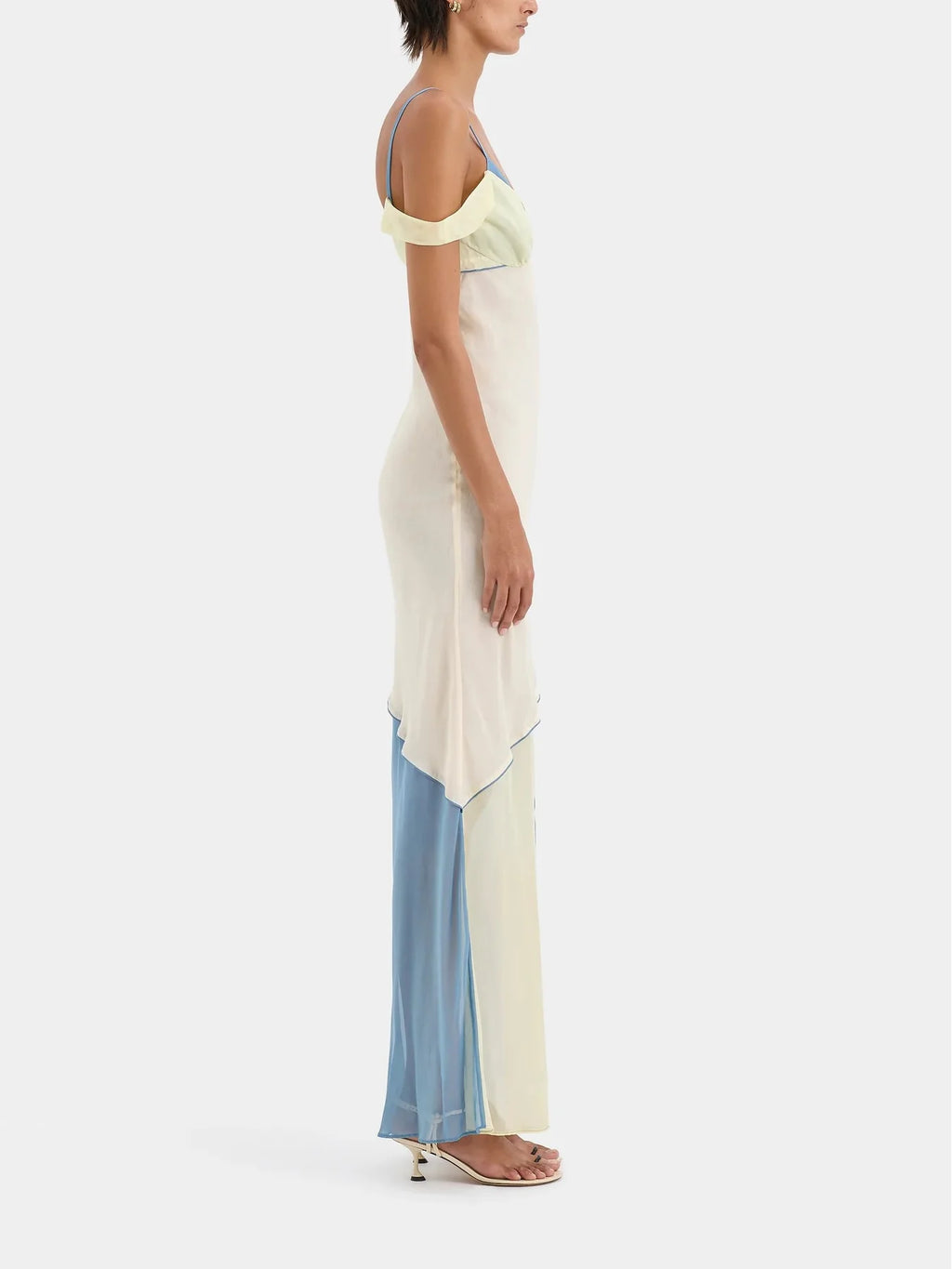 Vestido largo de capas fluidas