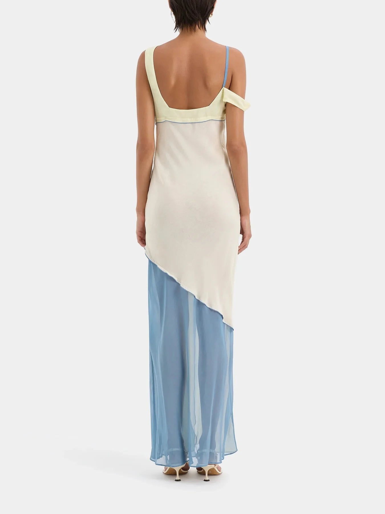 Vestido largo de capas fluidas